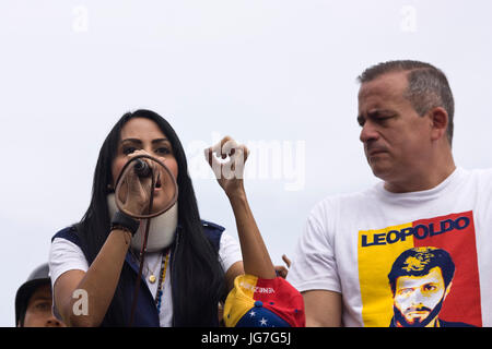 Delsa solórzano, un député de l'Assemblée nationale du Venezuela, au cours d'une manifestation contre le président Maduro et à l'appui luisa ortega díaz Banque D'Images