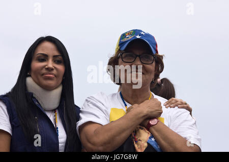 Delsa solórzano, un député de l'Assemblée nationale du Venezuela, au cours d'une manifestation contre le président Maduro et à l'appui de luisa ortega díaz Banque D'Images