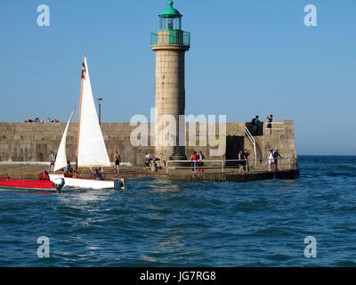 Le port de Binic, jetée de Penthièvre, Côtes-d'Armor, Bretagne, Bretagne, France, Europe Banque D'Images