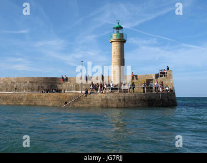 Le port de Binic, jetée de Penthièvre, Côtes-d'Armor, Bretagne, Bretagne, France, Europe Banque D'Images