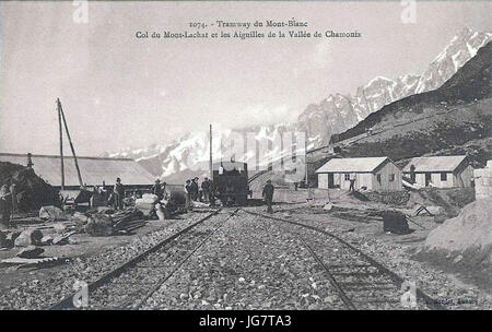 Tramway du Mont-Blanc - Col du Mont-Lachat et les aiguilles de la vallée de Chamonix Banque D'Images