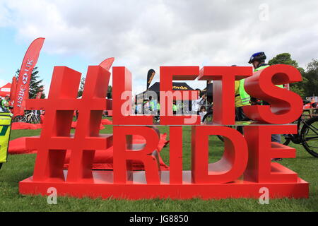 Newcastle, Royaume-Uni. 30Th May, 2017. Newcastle City bike ride, médaillé d'or olympique, Jason Queally, était au lancement avec Lord Maire de Newcastle et des centaines de cyclistes. Crédit : David Whinham/Alamy Live News Banque D'Images