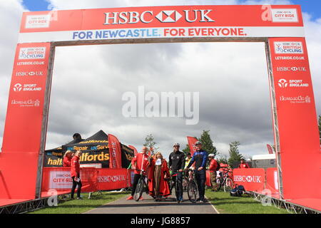 Newcastle, Royaume-Uni. 30Th May, 2017. Newcastle City bike ride, médaillé d'or olympique, Jason Queally, était au lancement avec Lord Maire de Newcastle et des centaines de cyclistes. Crédit : David Whinham/Alamy Live News Banque D'Images