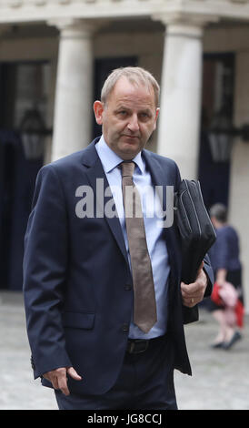 Dublin, Irlande. 4 juillet, 2017. Tribunal des divulgations. Dénonciateur garda le Sergent Maurice McCabe arrivant pour la première journée d'audience publique au Tribunal des divulgations au château de Dublin. Les informations Tribunal, qui est d'enquêter sur les allégations d'un senior garda campagne de diffamation contre M. McCabe. Photo : Leah Farrell/RollingNews RollingNews.ie : Crédit.ie/Alamy Live News Banque D'Images