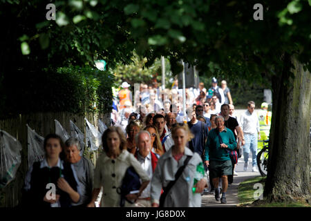 Londres, Royaume-Uni. 06Th Juillet, 2017. Londres, 3 juillet 2017 - Wimbledon : Les gens font la queue pour les billets Wimbledon le premier jour de jeu. Crédit : Adam Stoltman/Alamy Live News Banque D'Images