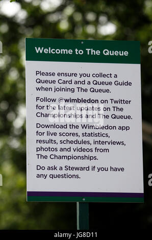 Londres, Royaume-Uni. 06Th Juillet, 2017. Londres, 3 juillet 2017 - Wimbledon : Règles pour les personnes en attente pour Wimbledon billets le premier jour de jeu affichée près de l'All England Lawn Tennis Club. Crédit : Adam Stoltman/Alamy Live News Banque D'Images