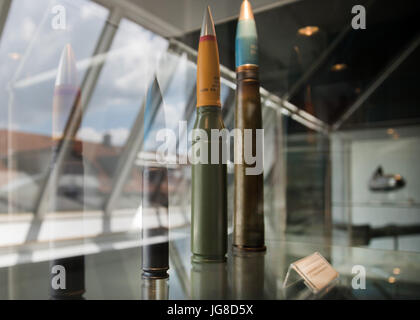 Nuremberg, Allemagne. 4 juillet, 2017. Les munitions conventionnelles (20 - 105 mm) de l'industrie et de l'armurier Diehl, photographiés au cours de la conférence de presse annuelle de l'entreprise à Nuremberg, Allemagne, 4 juillet 2017. Photo : Daniel Karmann/dpa/Alamy Live News Banque D'Images