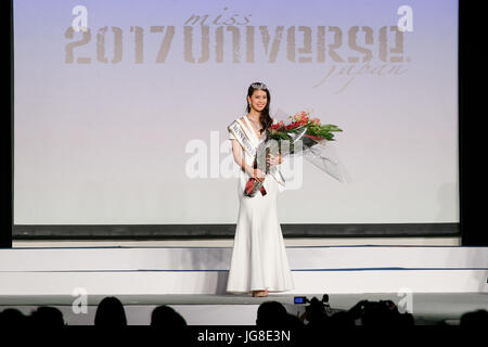 Tokyo, Japon. 4 juillet, 2017. Miss Univers Japon 2016 Abe Momoko gagnant lors de la pose de la concurrence au Japon Miss Univers Hotel Chinzanso Tokyo le 4 juillet 2017, Tokyo, Japon. Abe Momoko de Chiba qui a remporté le titre représentera le Japon dans le prochain concours de Miss Univers. Credit : Rodrigo Reyes Marin/AFLO/Alamy Live News Banque D'Images