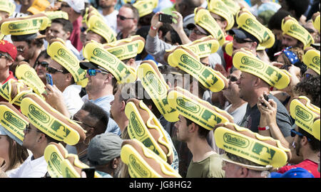 Brooklyn, NY, USA. 4 juillet, 2017. Nathan's Famous International Hot Dog Eating Contest dans Coney Island à Brooklyn, New York le 4 juillet 2017. Crédit : Michael Brochstein/ZUMA/Alamy Fil Live News Banque D'Images