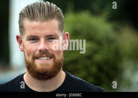 Cologne, Allemagne. 06Th Juillet, 2017. Gardien de but Timo Corne de 1.FC Koeln se tient sur la terrasse de l'Geißbockheim (club house du 1.FC Koeln) à Cologne, Allemagne, 03 juillet 2017. Le 1.FC Köln club Bundesliga commence avec ses preperations pour la prochaine saison de Bundesliga. Photo : Federico Gambarini/dpa/Alamy Live News Banque D'Images