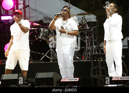 Philadelphia, PA, USA. 4 juillet, 2017. Boyz II Men effectuer sur la promenade à Wawa Nord accueille le 4 juillet Concert à Philadelphie, PA, le 4 juillet 2017 Crédit : Star Shooter/media/Alamy Punch Live News Banque D'Images