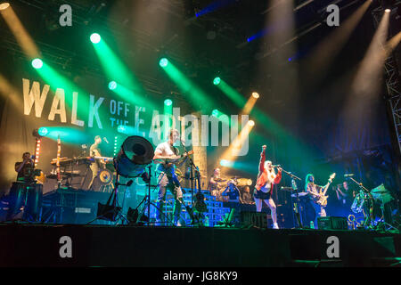 Montréal, Canada - 4 juillet 2017 : Walk Off The Earth sur scène lors du Festival International de Jazz de Montréal Photo : Marc Bruxelles/Alamy Live News Banque D'Images