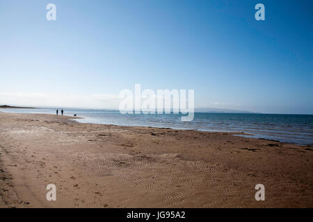 La plage de Troon à au sud vers Ayr et Brown Carrick Hill Ayrshire en Écosse Banque D'Images