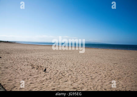 La plage de Troon à au sud vers ayr et brown carrick hill ayrshire en Écosse Banque D'Images