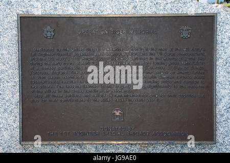 Sherman Memorial plaques, lieu non identifié Cross, Devon. Banque D'Images