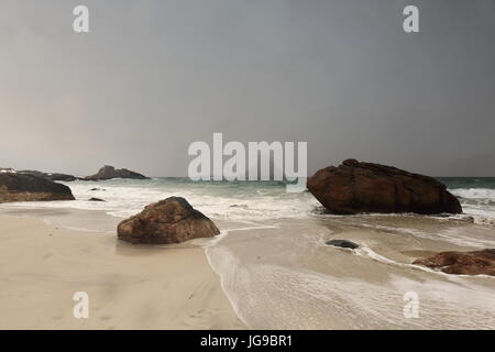 Tempête de plus Bleiksoya-plus grand resort de macareux en Norvège-île pour le SW.le long du rivage de Bleik-village de pêcheurs près de la ville de Andenes-Andoy kommu Banque D'Images