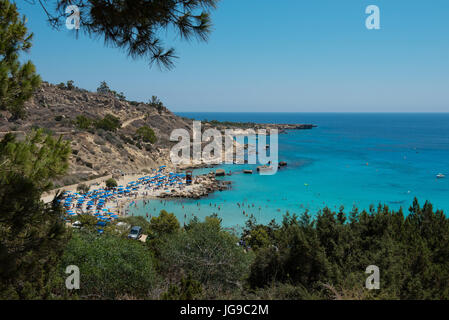 BAY coastal road, Chypre - 15 juin 2017 : les touristes , de détente et de baignade au soleil dans les vacances d'été. Bay Beach coastal road, Protaras Banque D'Images