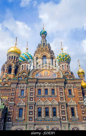 Dômes en oignon de l'église de la résurrection du Christ, également connu sous le nom de Église sur le sauveur de sang versé, Saint-Pétersbourg Russie O Banque D'Images