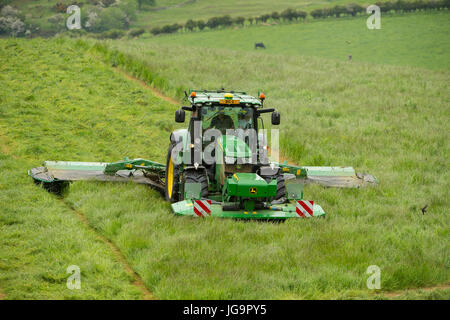 Coupe d'ensilage avec tracteur John Deere Banque D'Images