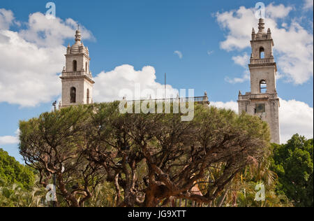 Merida Yucatan cathédrale avec deux bell tower Banque D'Images