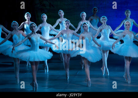 Scène du ballet 'lac' wan par l'opéra et théâtre de ballet de Voronej troupe au stade de Moscou, Russie Banque D'Images