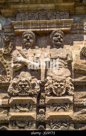 Sculptures, telamones, des prisonniers maures, défait par Charles V, représenté sur la 16e cen. Sur le Corso Porta Nuova Calatafimi. Palerme, Sicile, Ital Banque D'Images