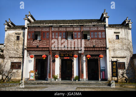 Un clan restauré à une boutique guesthouse dans le patrimoine mondial de l'ancien village de Xidi, Anhui, Chine Banque D'Images