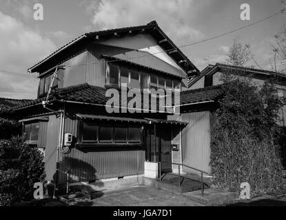 Kanazawa, Japon - Dec 2, 2016. Une maison traditionnelle située au centre-ville de Kanazawa, Japon. Kanazawa est l'un des joyaux de l'ignorée depuis longtemps t japonais Banque D'Images