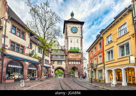 Schwabentor - historique porte de ville à Freiburg im Breisgau, Baden-Wurttemberg, Allemagne Banque D'Images