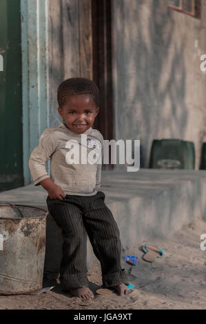 Garçon enfant à Maun Botswana, Afrique australe Banque D'Images