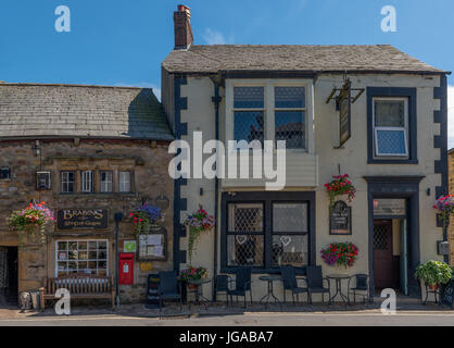 Le Tillotsons Brabins Shop et armoiries en Chipping Lancashire Banque D'Images