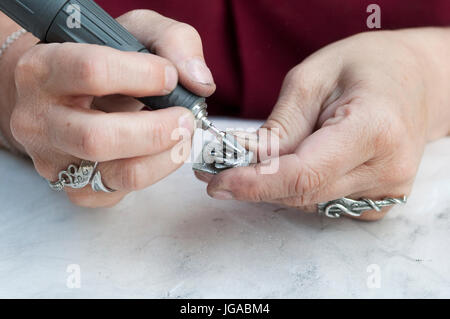 L'Italie, Lombardie, Crema, fête médiévale, la création de bijoux fantaisie Banque D'Images