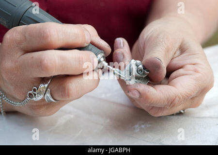 L'Italie, Lombardie, Crema, fête médiévale, la création de bijoux fantaisie Banque D'Images