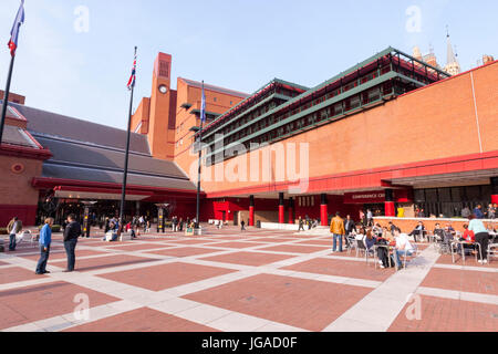 En dehors de la British Library, bibliothèque nationale du Royaume-Uni, Londres, Angleterre Banque D'Images