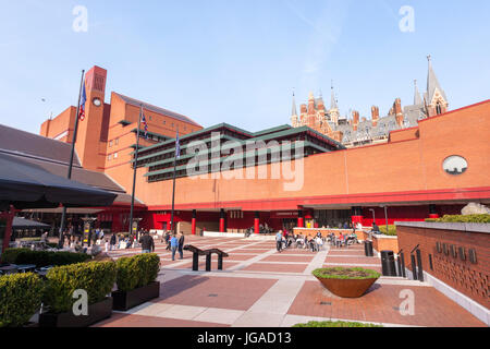 En dehors de la British Library, bibliothèque nationale du Royaume-Uni, Londres, Angleterre Banque D'Images