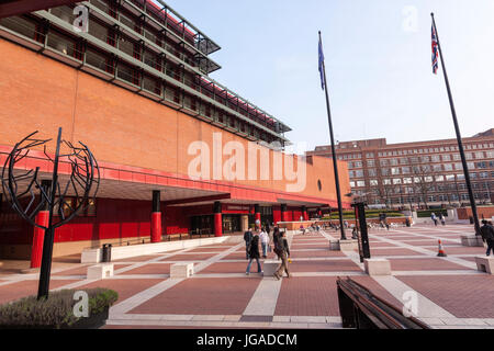 En dehors de la British Library, bibliothèque nationale du Royaume-Uni, Londres, Angleterre Banque D'Images