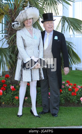 Investec Derby Day 2017 à l'hippodrome d'Epsom comprend : Julian Fellowes, Emma joie Kitchener où : United Kingdom Quand : 03 Juin 2017 Crédit : John Rainford/WENN.com Banque D'Images