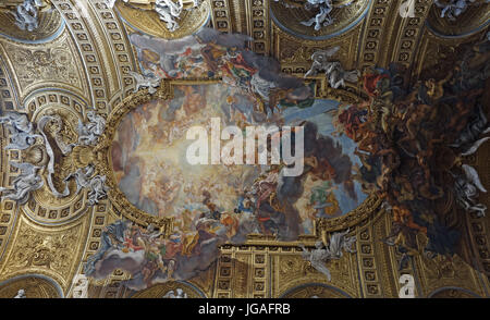 ROME, ITALIE - 27 MAI 2017 : peintures baroques sur le plafond de l'église du Gesù, triomphe du nom de Jésus par Giovanni Battista Gaulli Banque D'Images