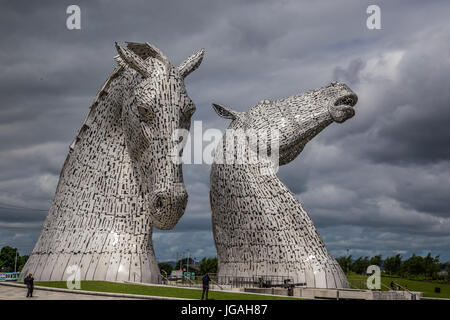 Les Kelpies : sculptures de deux chevaux à l'Hélix Park, près de Falkirk, Ecosse Banque D'Images