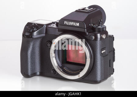 GFX Fujifilm 50S, 43.8 x 51.4mm pour MP capteur CMOS et utilise de nouveaux objectifs à monture G mont Banque D'Images