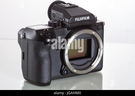 GFX Fujifilm 50S, 43.8 x 51.4mm pour MP capteur CMOS et utilise de nouveaux objectifs à monture G mont Banque D'Images