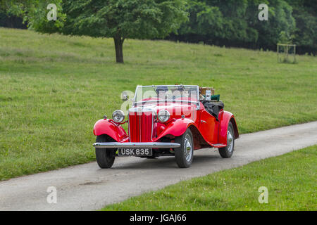 1952 50s Red MG TD TF Classic, collectable restauré véhicules vintage arrivant pour l'événement Mark Woodward à Leighton Hall, Carnforth, Royaume-Uni Banque D'Images