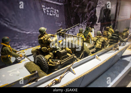 Maquette bateau de débarquement au Mémorial Musée de la Seconde Guerre mondiale à Quinéville, Manche, Normandie, France Banque D'Images