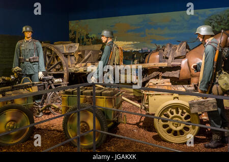 Diorama montrant l'armée allemande avec des chariots de transport au Memorial Musée de la Seconde Guerre mondiale à Quinéville, Manche, Normandie, France Banque D'Images