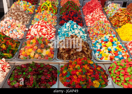 Blocage des bonbons au Carmel Shuk, Tel Aviv, Israël Banque D'Images