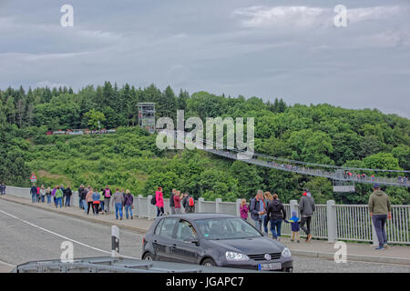 Hängebrücke an der Rappbodetal Sperre , Sachsen Anhalt, Deutschland. Banque D'Images