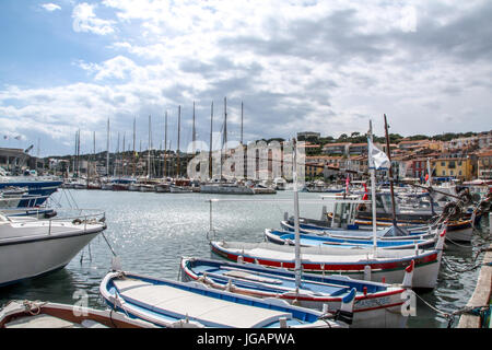 Le port de Cassis, La Côte d'Azur, France - Cassis port, d'Azur, France Banque D'Images