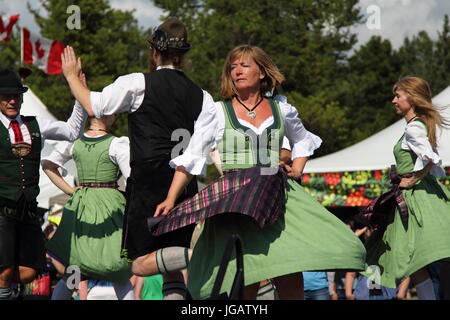 Danseurs bavarois à la Edmonton Heritage Festival 2016 Banque D'Images