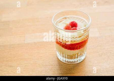 Panacota dessert italien dans verre Banque D'Images