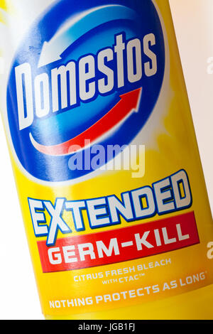 Domestos germe étendu-kill fraîcheur citron eau de Javel avec le CCSAT rien protège tant Banque D'Images